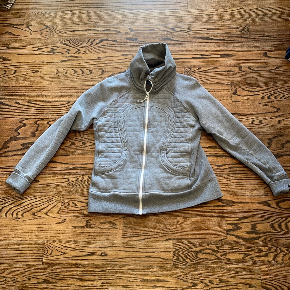 Women’s Lululemon Sweatshirt